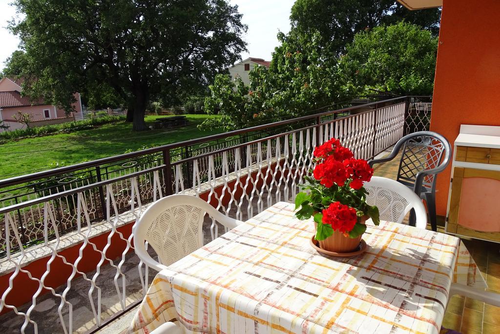 Apartment Parenzana Bibali 65 A 52460-Buje Exterior photo
