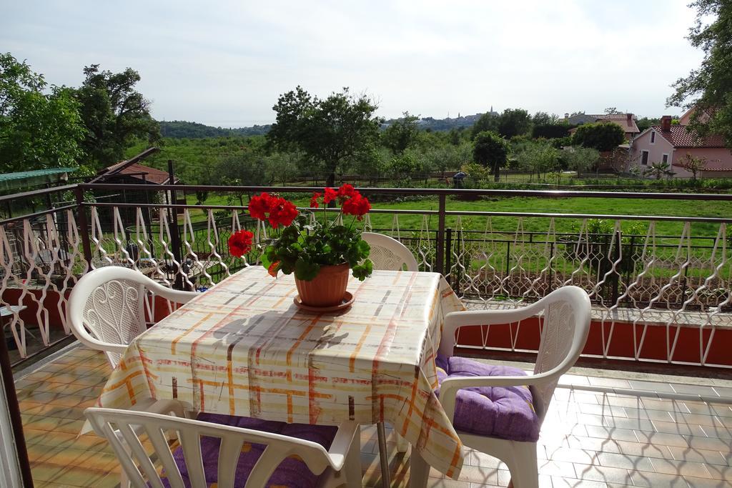Apartment Parenzana Bibali 65 A 52460-Buje Exterior photo