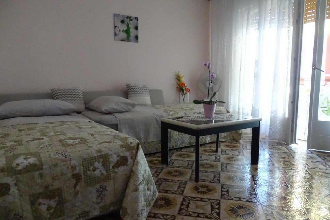 Apartment Parenzana Bibali 65 A 52460-Buje Exterior photo